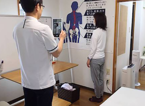 原因調べる検査、姿勢分析
